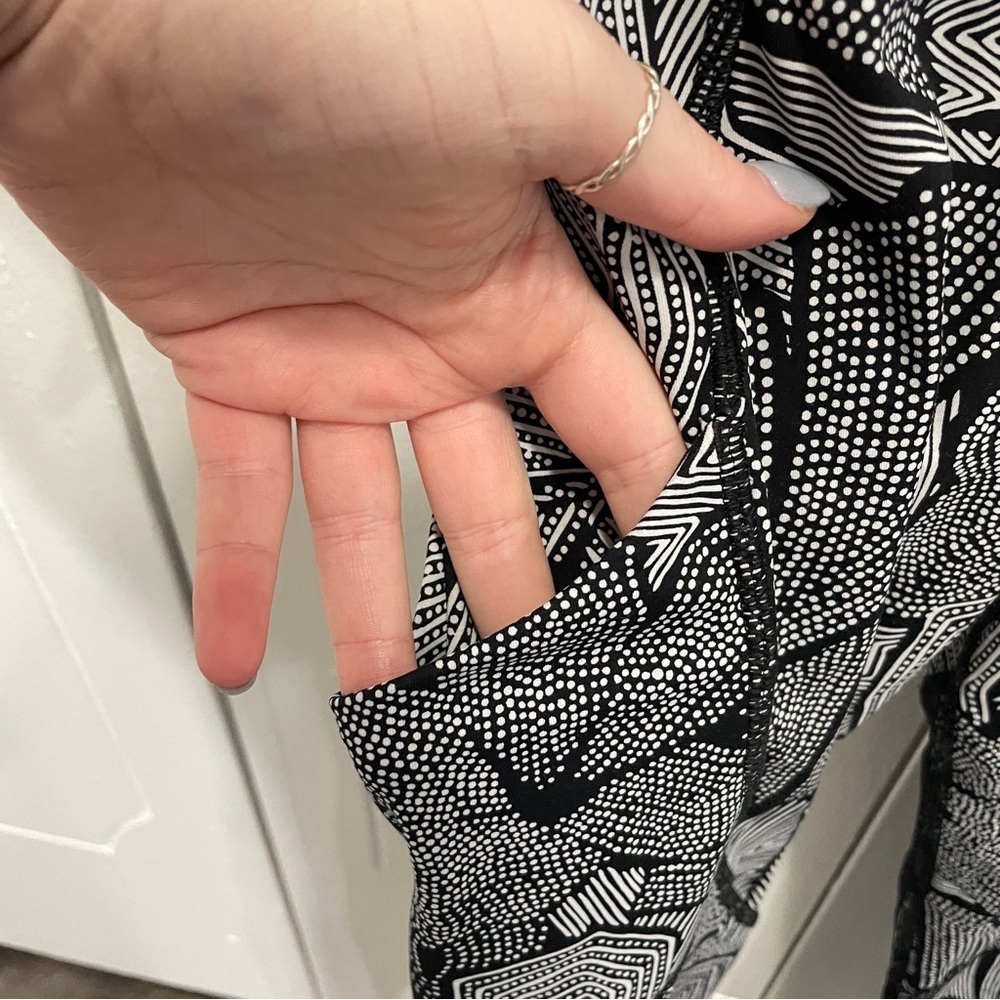 Lululemon Goal Crusher 7/8 Tight in Dottie Tribe White Black / Black - Picture 7 of 16